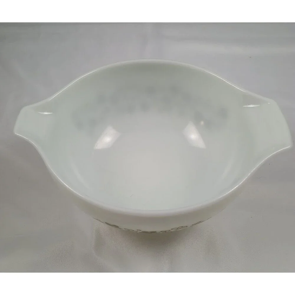 Vintage Pyrex 443 Spring Blossom Cinderella Bowl 2.5 Qt White Green Flowers 70s